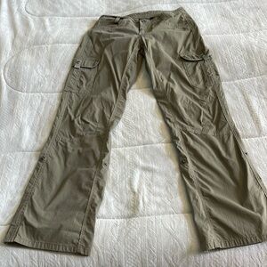 Women’s Kuhl utility pants-army green